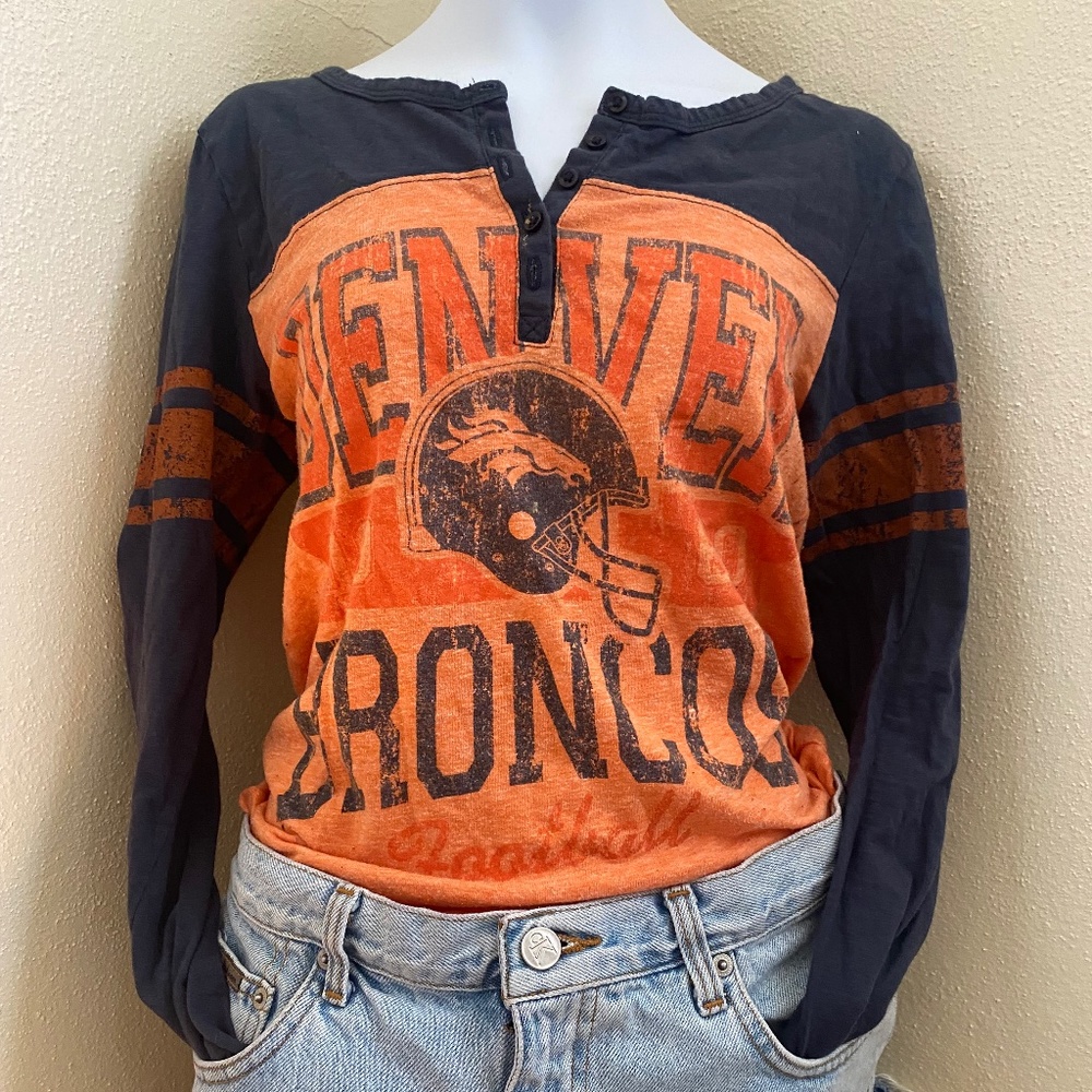 Denver Broncos Long Sleeve Tee sz small NFL